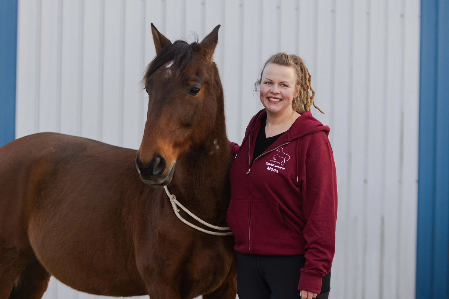 Ankerhof Natürlich-fair-Pferd - Pferdetraining - Pferdetrainer mit Pferd