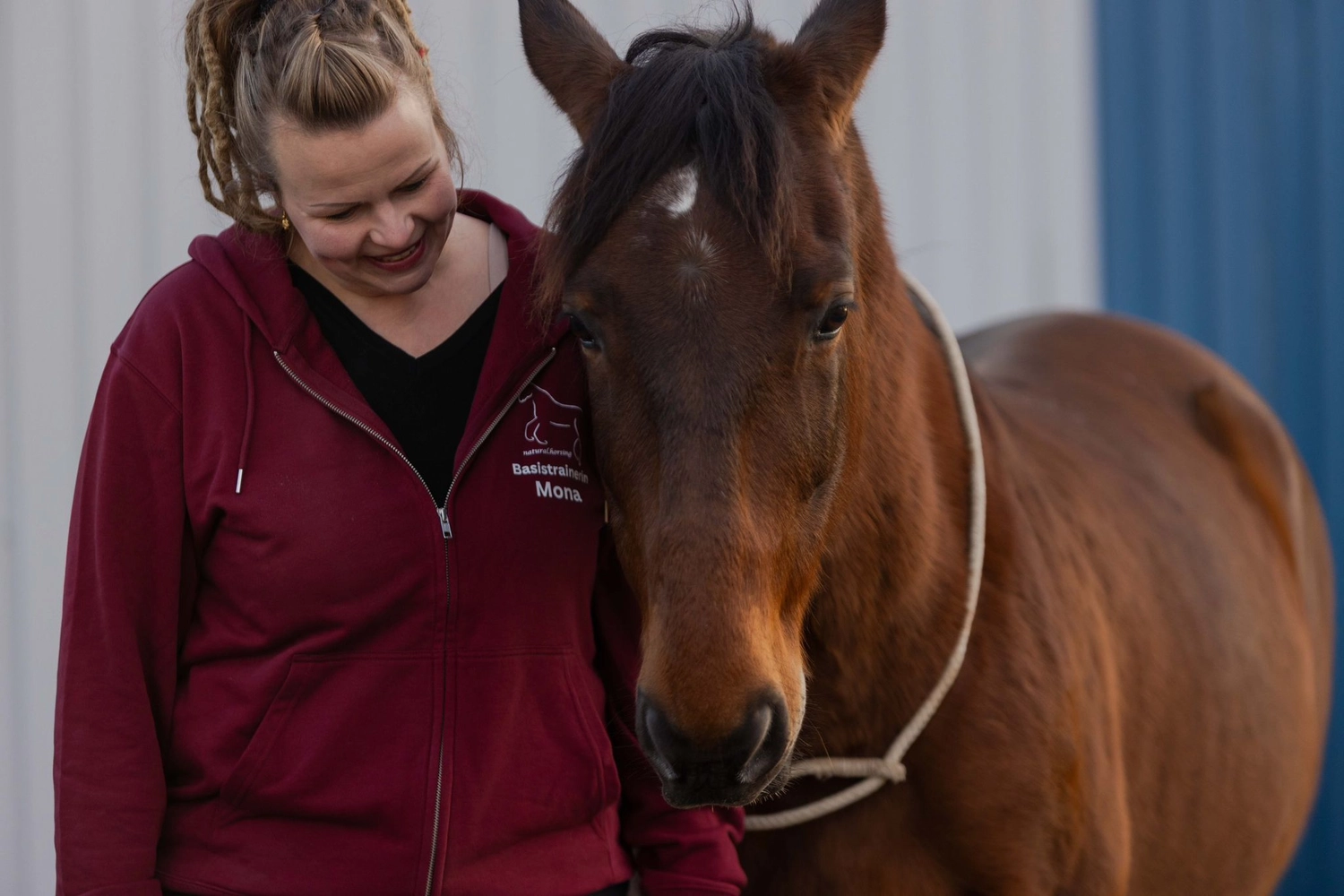 Ankerhof Natürlich-fair-Pferd - Pferdetraining - Pferdetrainer mit Pferd
